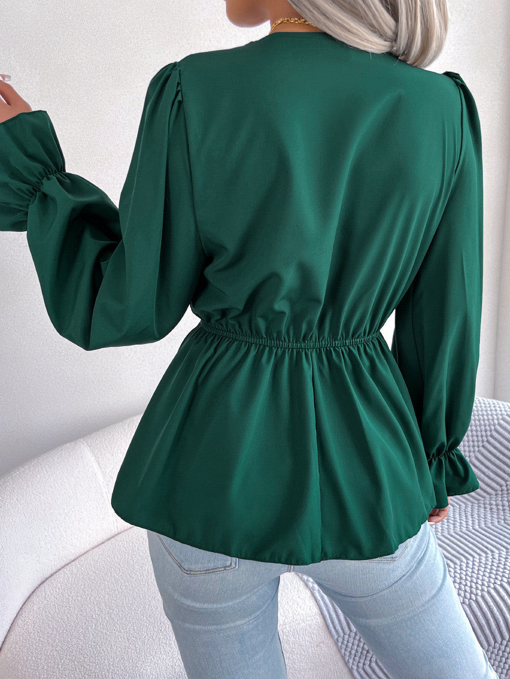 Levoire | Robe en mousseline de soie à col V avec ceinture