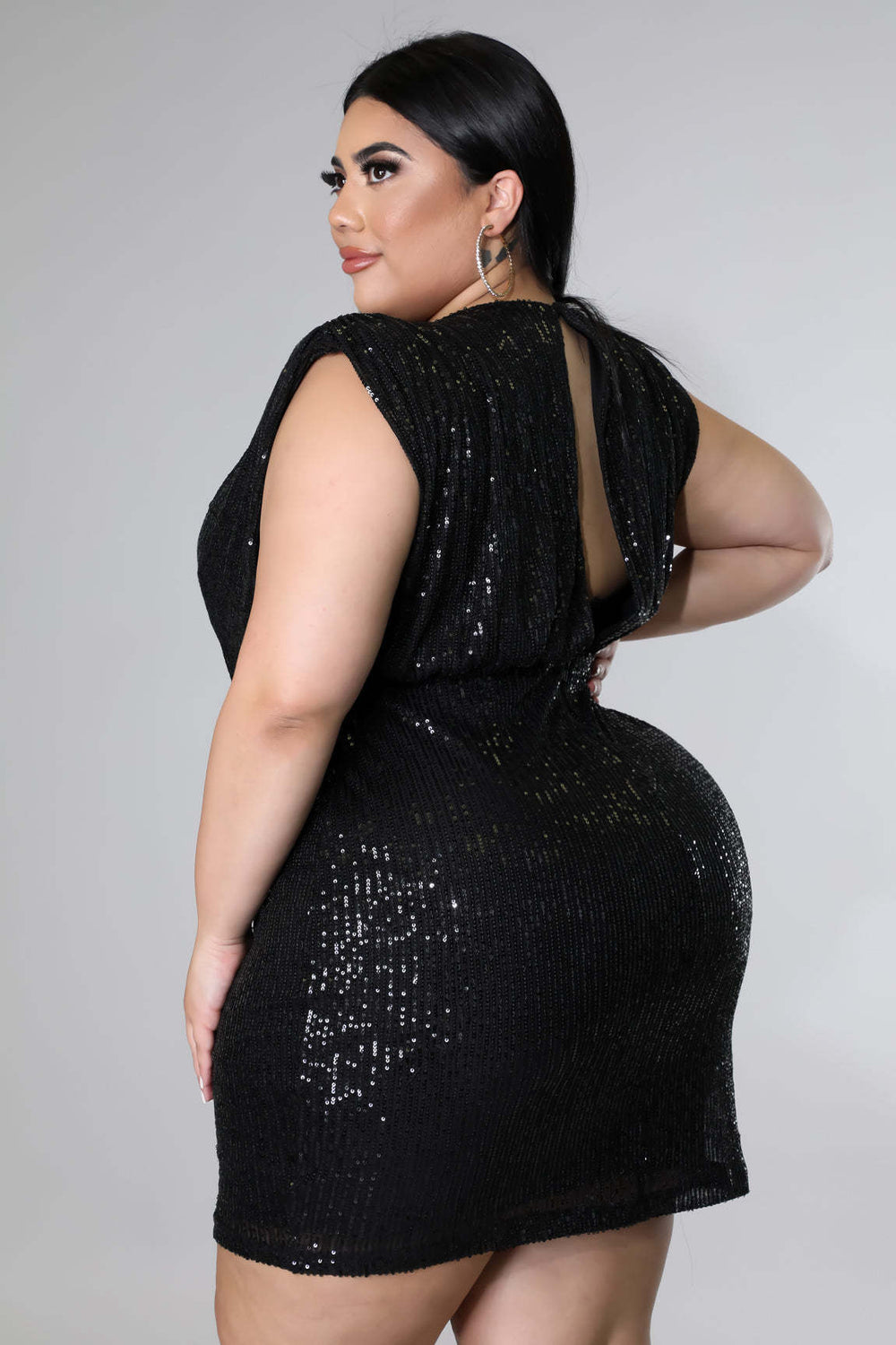 Levoire | robe de soirée courte en glitter décolleté en V profond