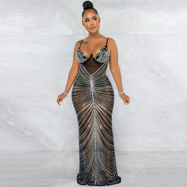 Levoire | longue robe à décolleté en V avec de belles bretelles en dentelle transparente pour une soirée de mariage étincelante