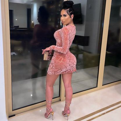 Levoire | robe moulante à manches longues transparente avec fermeture éclair et coupe asymétrique sexy