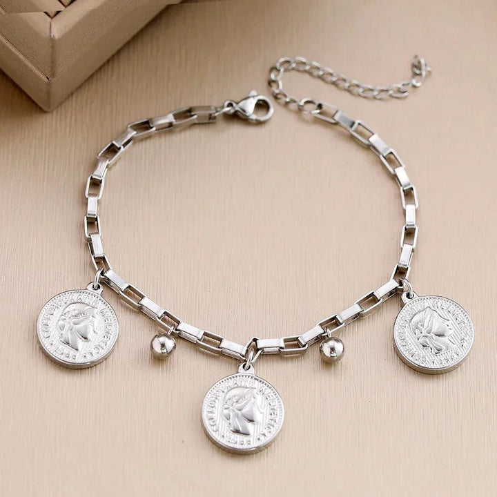 Levoire | Pièce De Monnaie Dorée Des Reines Pendentif Charme Bracelet