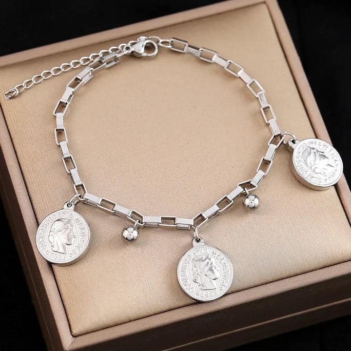 Levoire | Pièce De Monnaie Dorée Des Reines Pendentif Charme Bracelet Couleur argent