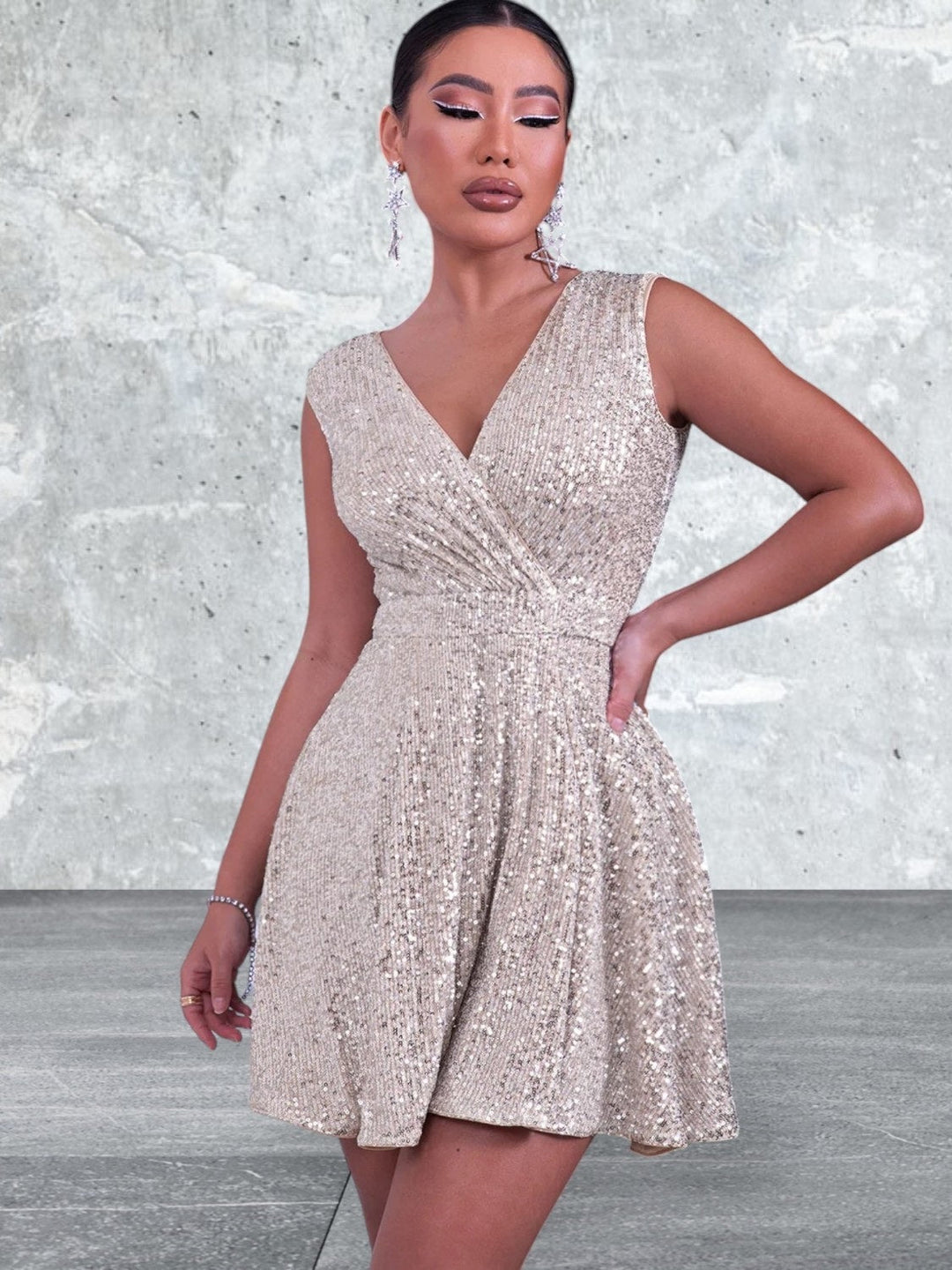 Levoire | Robe Sans Manches Courte À Col En Surplis En Sequins