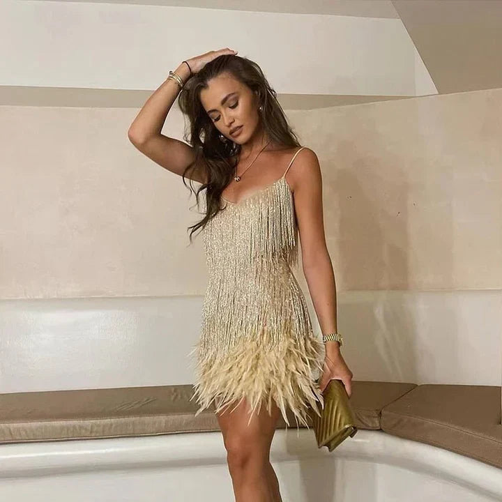 Levoire | Une Robe De Cocktail Stylée Or