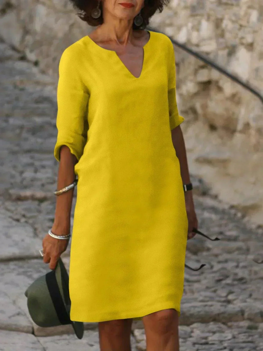 Levoire | Élégante Robe À Décolleté En V Avec Des Manches Retroussées Pour Femmes Jaune