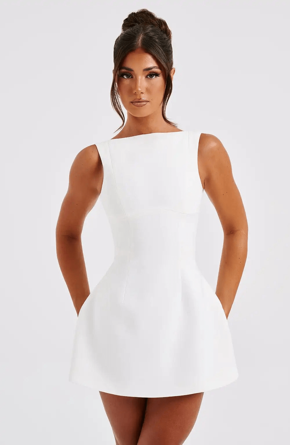Levoire | Robe Mini Femme Sans Manches et Design Dos Nu Blanc