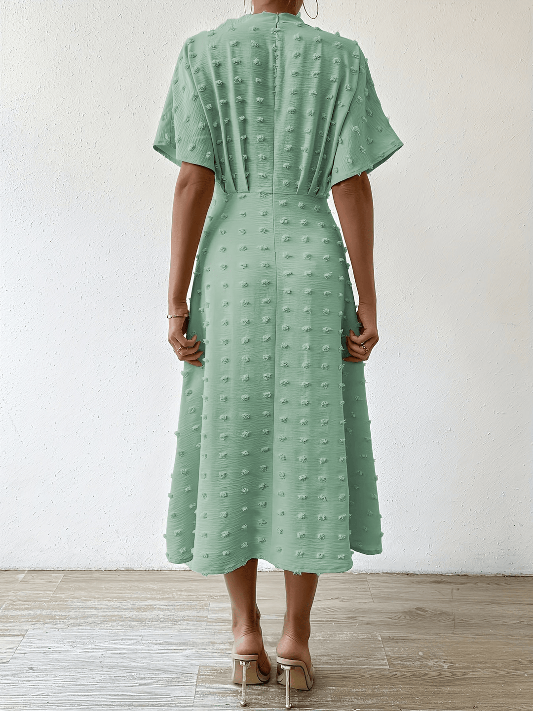 Levoire | Robe Midi Élégante pour Femmes avec Décolleté Profond