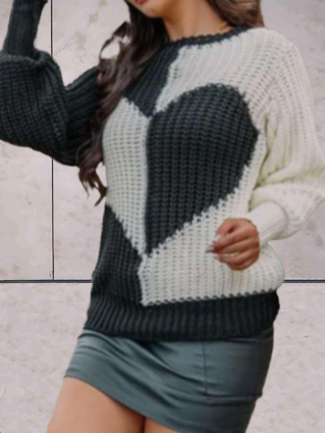 Levoire | Pull En Tricot Décontracté Bicolore Avec Col Rond Et Motif En Forme De Cœur Noir