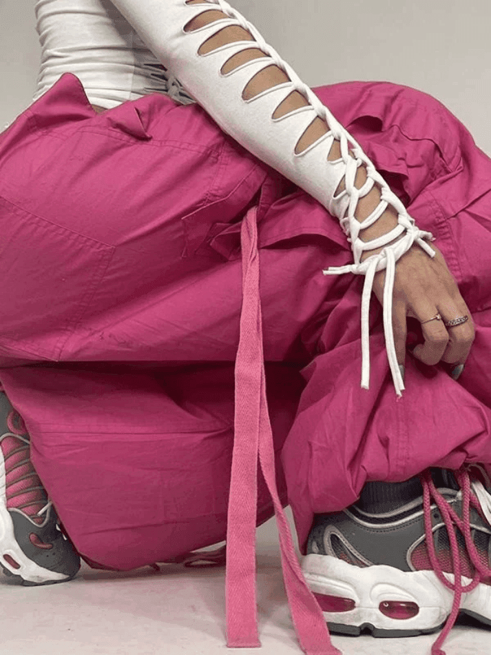 Levoire | Détail Des Bretelles Pantalons Cargo Y2K