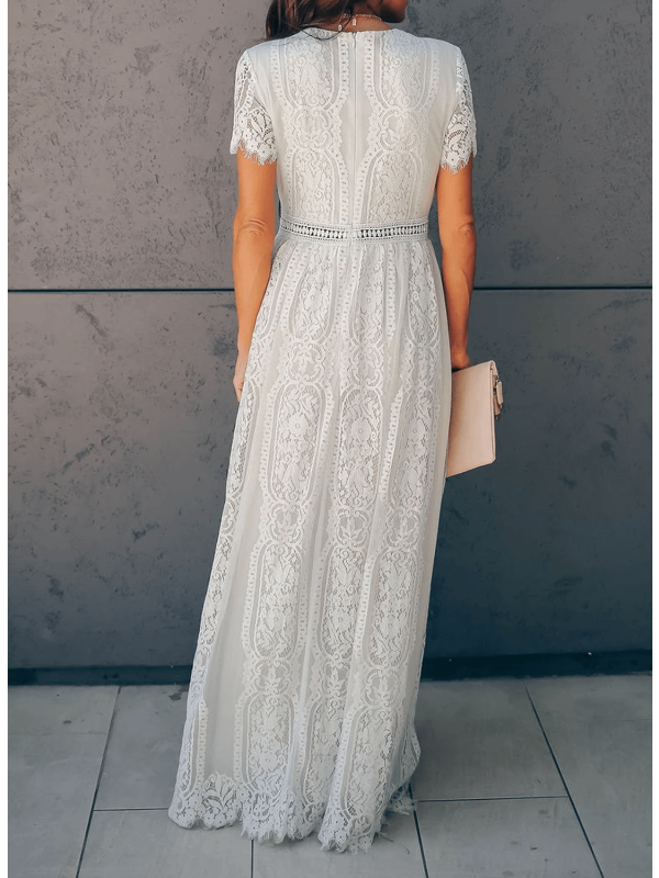 Levoire | Robe longue en dentelle à manches courtes et col en V