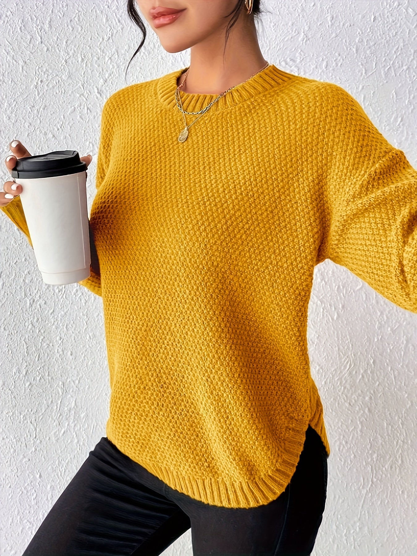 Levoire | Pull Élégant Pour Femmes Avec Col Rond Et Ourlet Arrondi Jaune