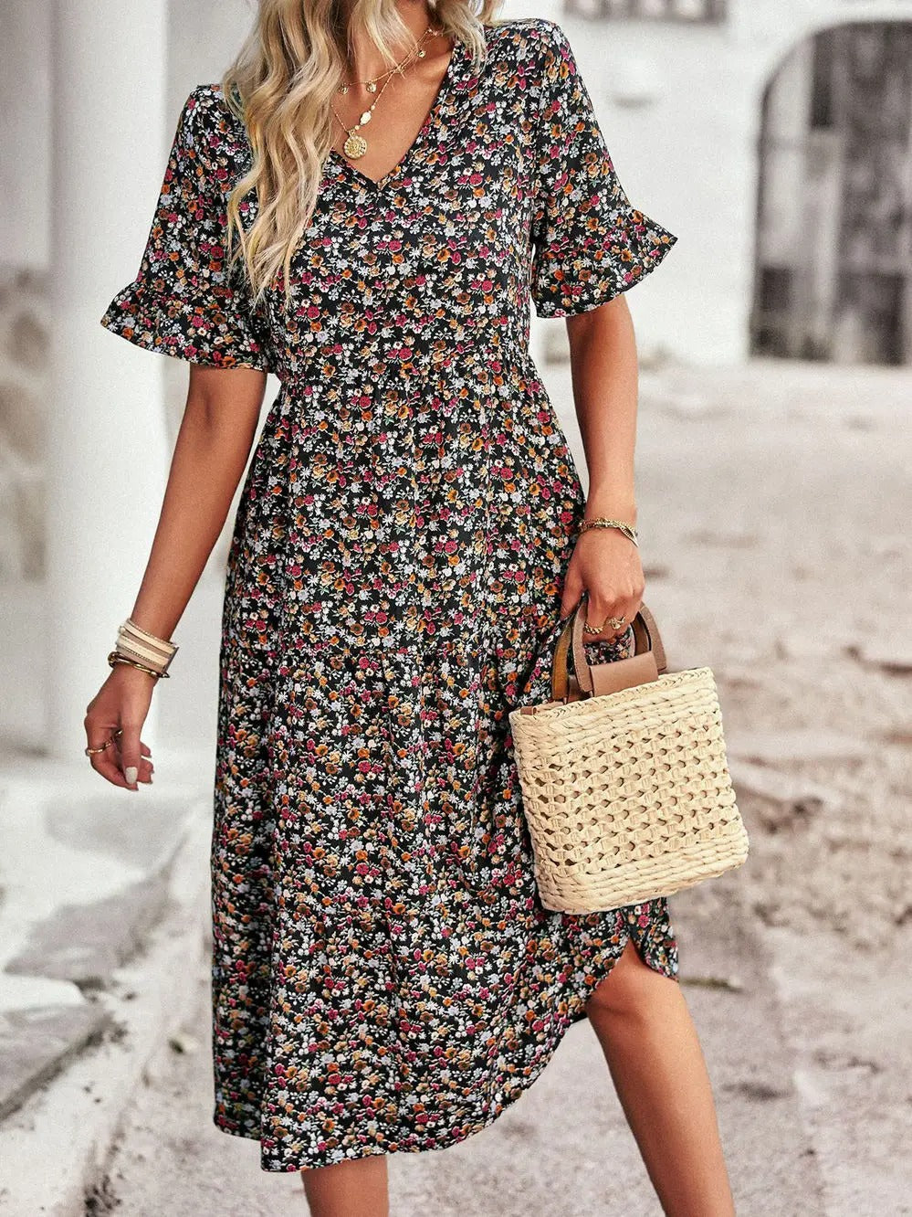 Levoire | Robe D'Été Décontractée Élégante Avec Taille Haute, Motif Floral Et Décolleté En V Noir