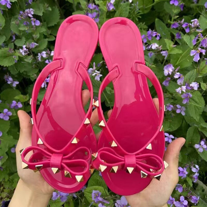 Levoire | Tongs Ludiques Avec Détail De Nœud Et Rivets Rose rouge