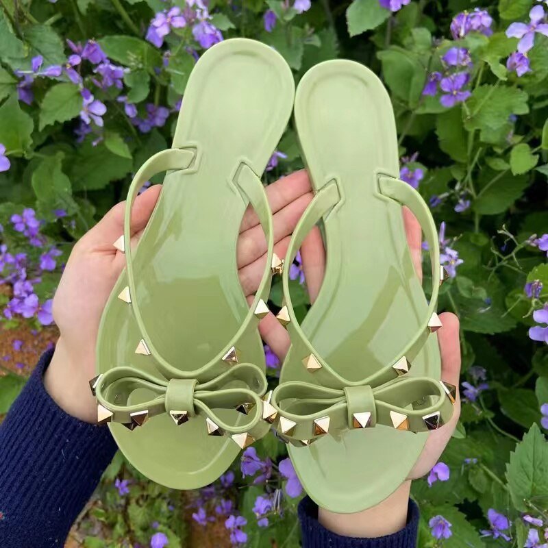 Levoire | Tongs Ludiques Avec Détail De Nœud Et Rivets Vert