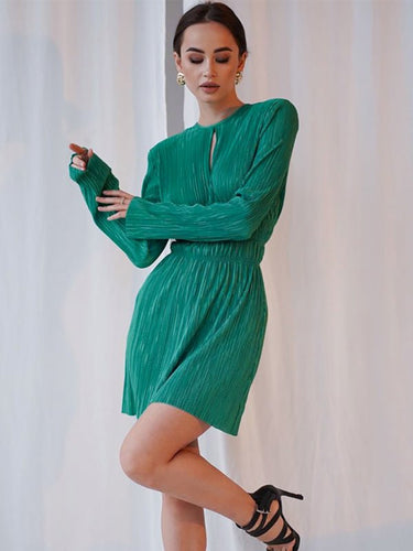 Levoire | Femme-modern robe mini plissée à découpe en clé de voute avec bord froncé et manches longues