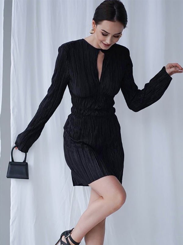 Levoire | Femme-modern robe mini plissée à découpe en clé de voute avec bord froncé et manches longues