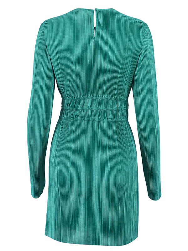 Levoire | Femme-modern robe mini plissée à découpe en clé de voute avec bord froncé et manches longues